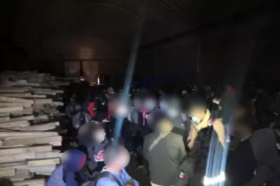Más de 200 migrantes hacinados fueron hallados en un galpón en México