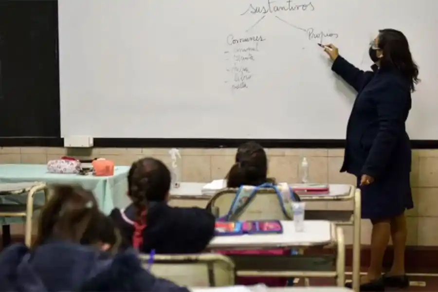 ALGUNOS CAMBIOS. Para implementar el programa, habrá escuelas donde se comenzará una hora antes y se mantendrá el horario de salida, o se comenzará 30 minutos antes y se saldrá media hora después.