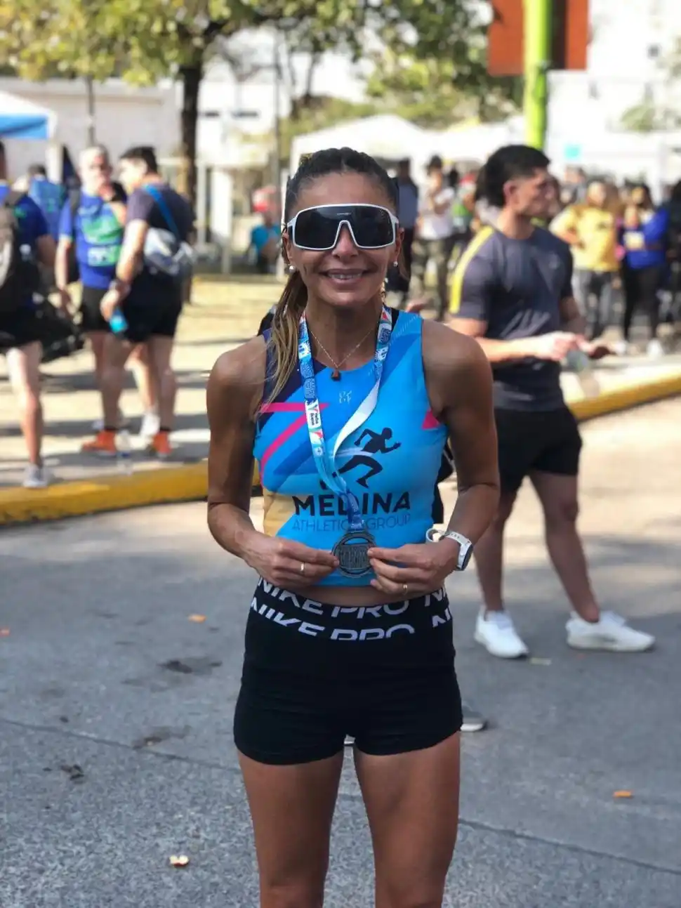 PASIÓN. Villarreal y la medalla de finisher.