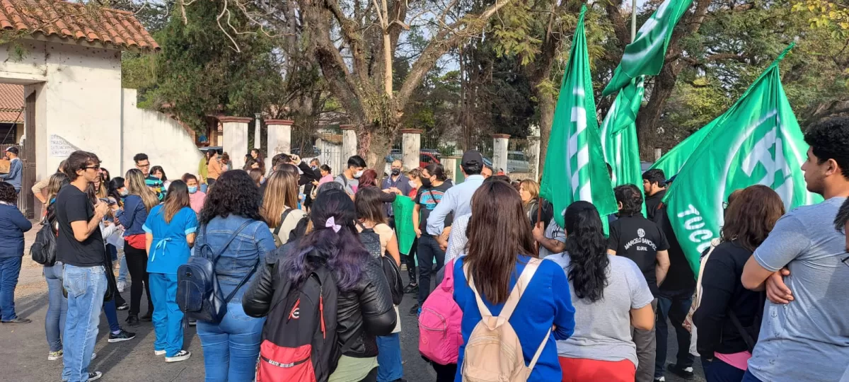 La protesta de ATE en el ministerio de Desarrollo Social de Tucumán.