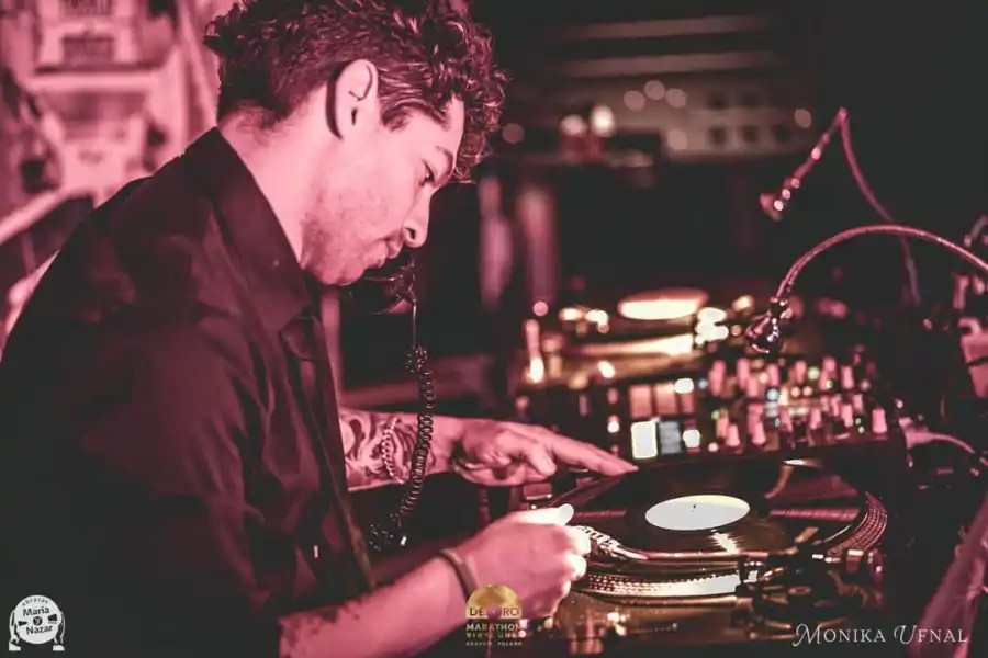 EL VINILO, PRESENTE. Germanó pasará tango durante la noche. FOTO GENTILEZA MONIKA UFNAL