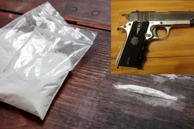Detienen a un hombre con un arma de guerra y cocaína en su riñonera