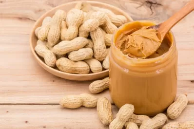 La Anmat alertó sobre una marca de quesos y pasta de maní por sospecha de botulismo