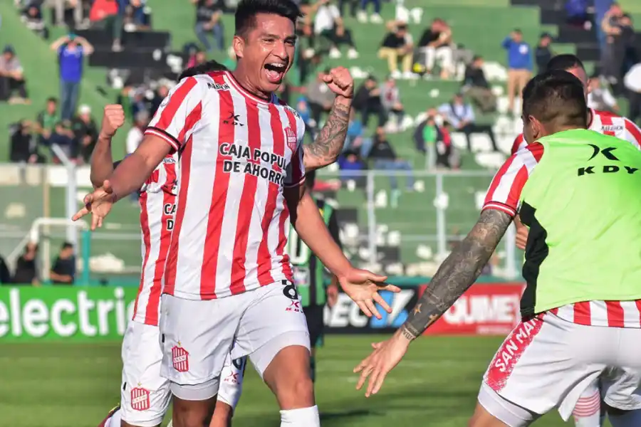 CONTUNDENTE. San Martín logró un claro 2 a 0 en San Juan, y recortó la brecha con Belgrano.