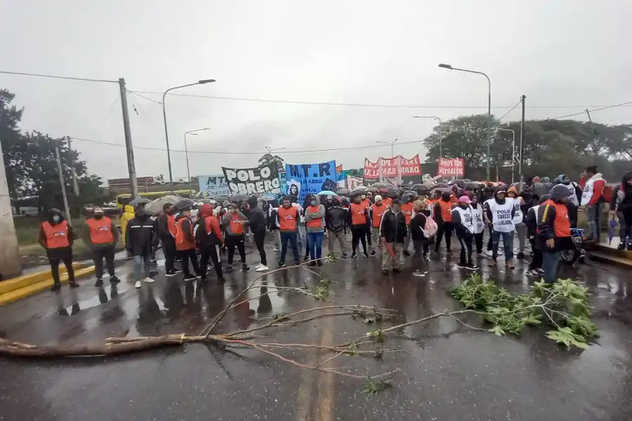 PROTESTA. Organizaciones sociales marchan este jueves en Tucumán. Foto de LA GACETA / Analía Jaramillo