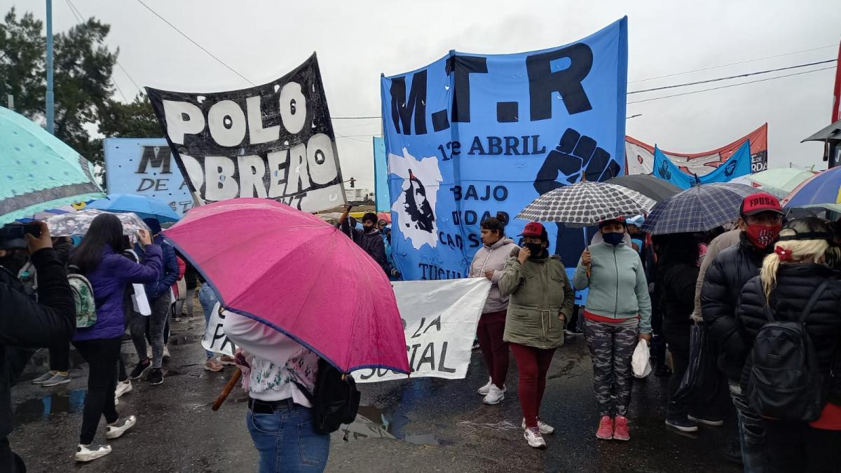 PROTESTA. Organizaciones sociales marchan este jueves en Tucumán. Foto de LA GACETA / Analía Jaramillo