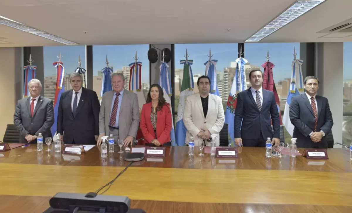 EN LA LEGISLATURA. La mesa ejecutiva del Parlamento del Norte Grande se reunió en Tucumán, con Mansilla como anfitrión. Foto de Prensa HLT