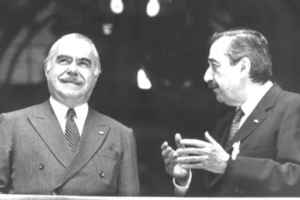 Cada año que pasa más crece Alfonsín como estadista