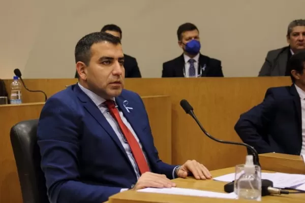 Elecciones 2023: un candidato pidió que se prohíba el uso del celular en el cuarto oscuro