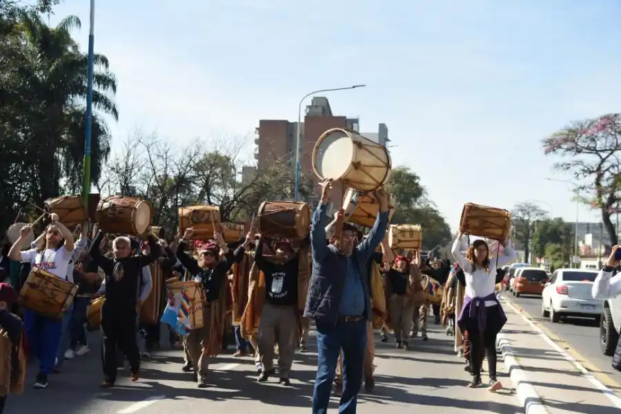POSTAL. Los bombistas también hicieron sonar sus palillos.  