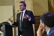 Vía Twitter, Massa comenzó a anunciar su equipo económico