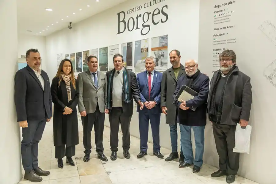 EN EL BORGES. Un momento del acto inaugural de la muestra en CABA. 