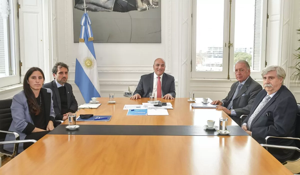 MITIN. El gobernador -en uso de licencia mientras se desempeña como jefe de Gabinete de la Nación-, Juan Manzur, se reunió con la cúpula de la UIA.