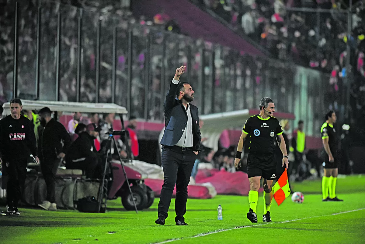 NO ENCONTRÓ RESPUESTAS. Esta vez, los cambios que De Muner metió en el complemento no resultaron.