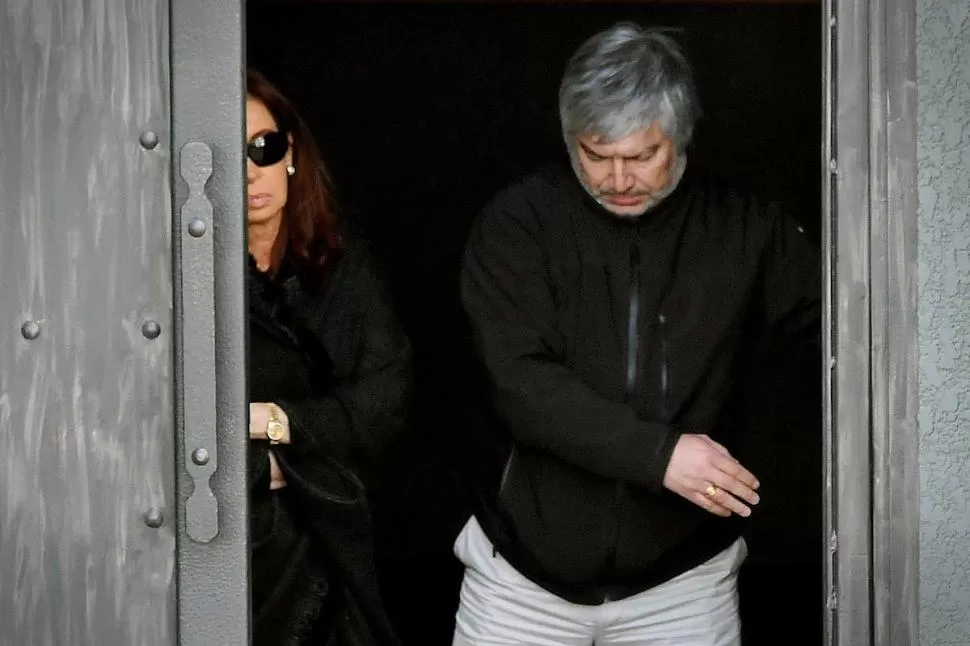 BAJO LA LUPA. La vicepresidenta Cristina Fernández de Kirchner y el empresario Lázaro Báez son dos de los acusados en la causa Vialidad.  
