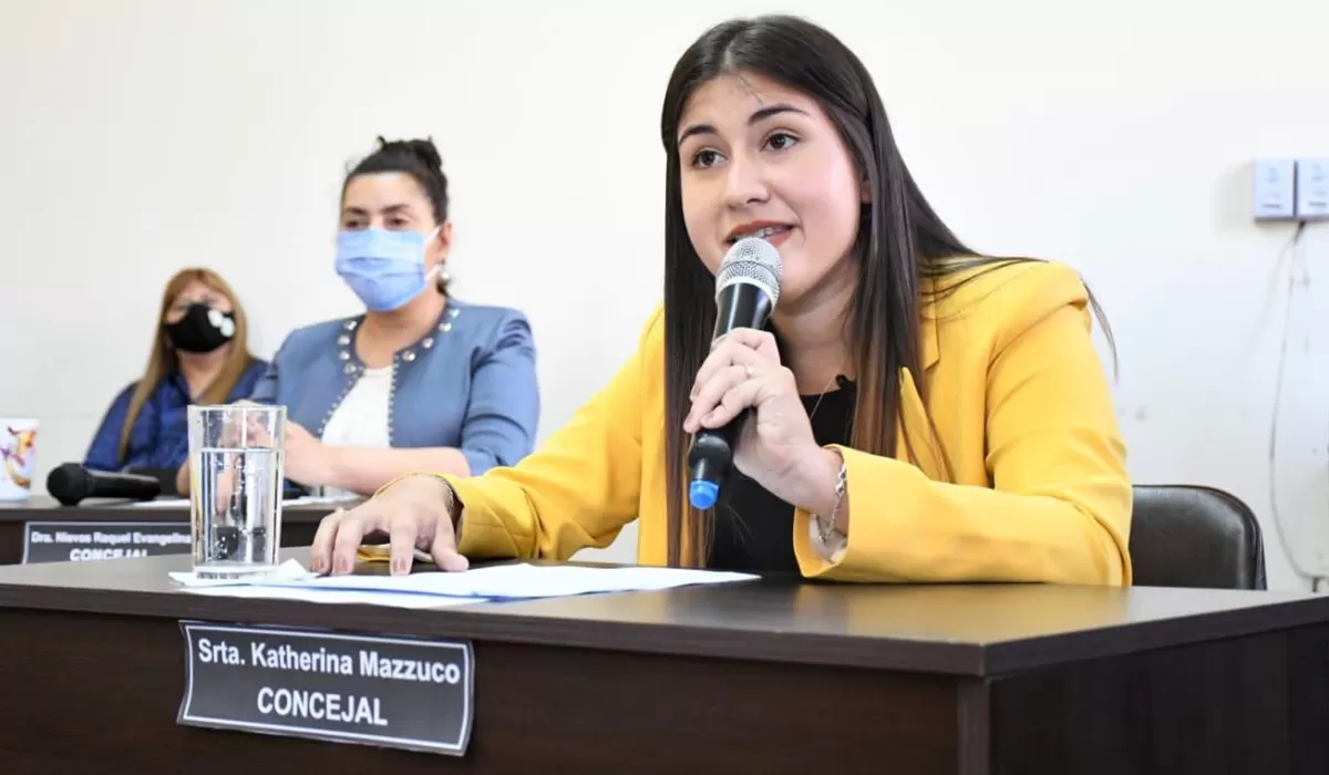 RECLAMO. Los ediles Katherina Mazzuco y Gabriel Jiménez piden al Gobierno que no discrimine a Concepción en el reparto de fondos no reintegrables.