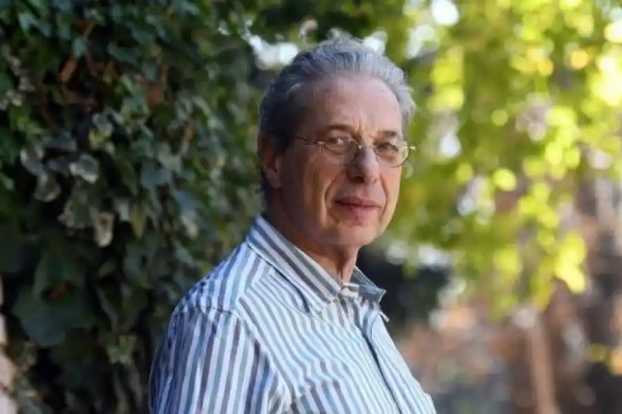 La política se hace cargo de una economía que necesita más dólares