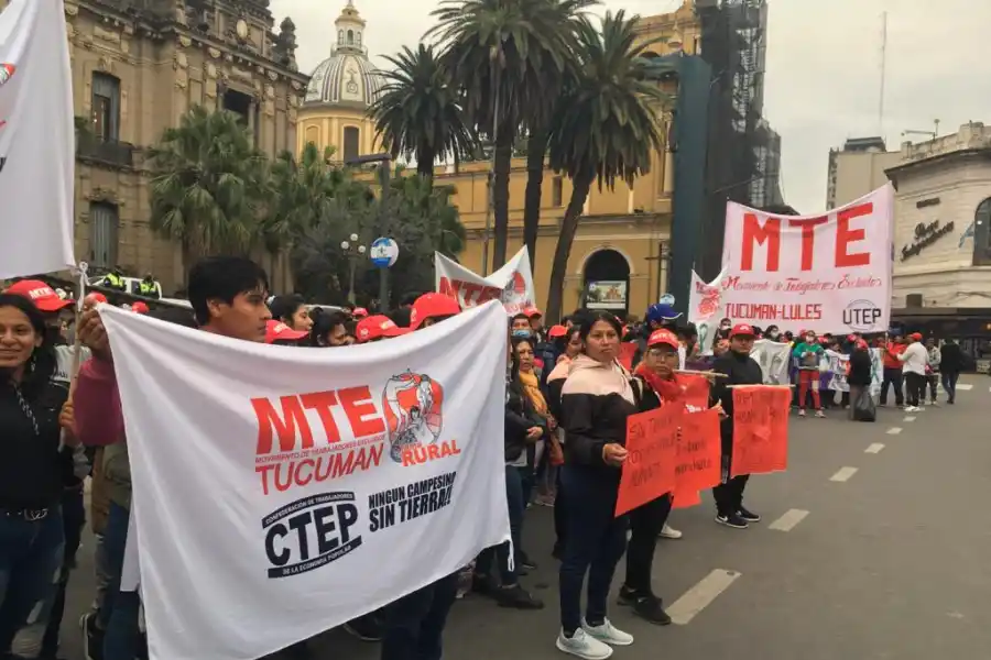 PROTESTA DE MTE EN LA PLAZA INDEPENDENCIA. Foto de LA GACETA / Inés Quinteros Orio