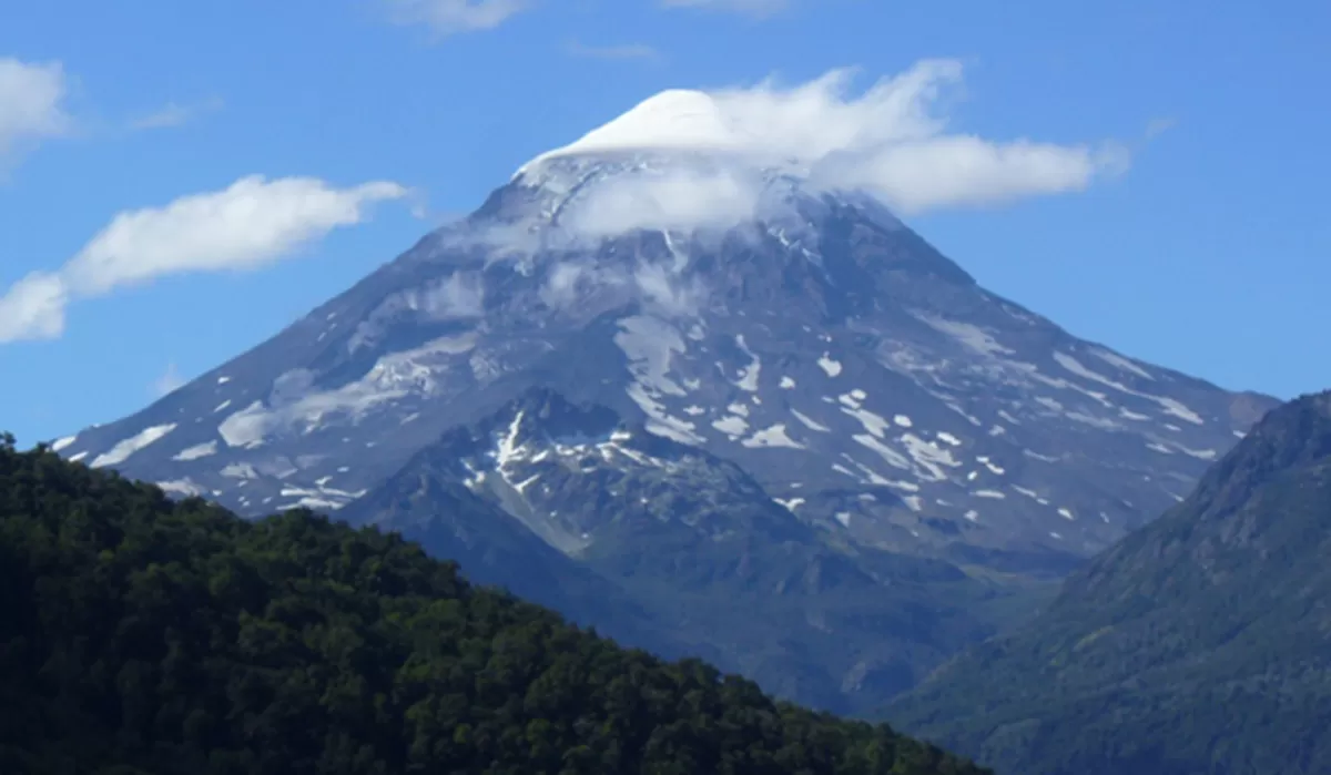 POLÉMICA. La Nación declaró al volcán Lanín sitio sagrado mapuche, y el gobernador de Neuquén criticó la intromisión.