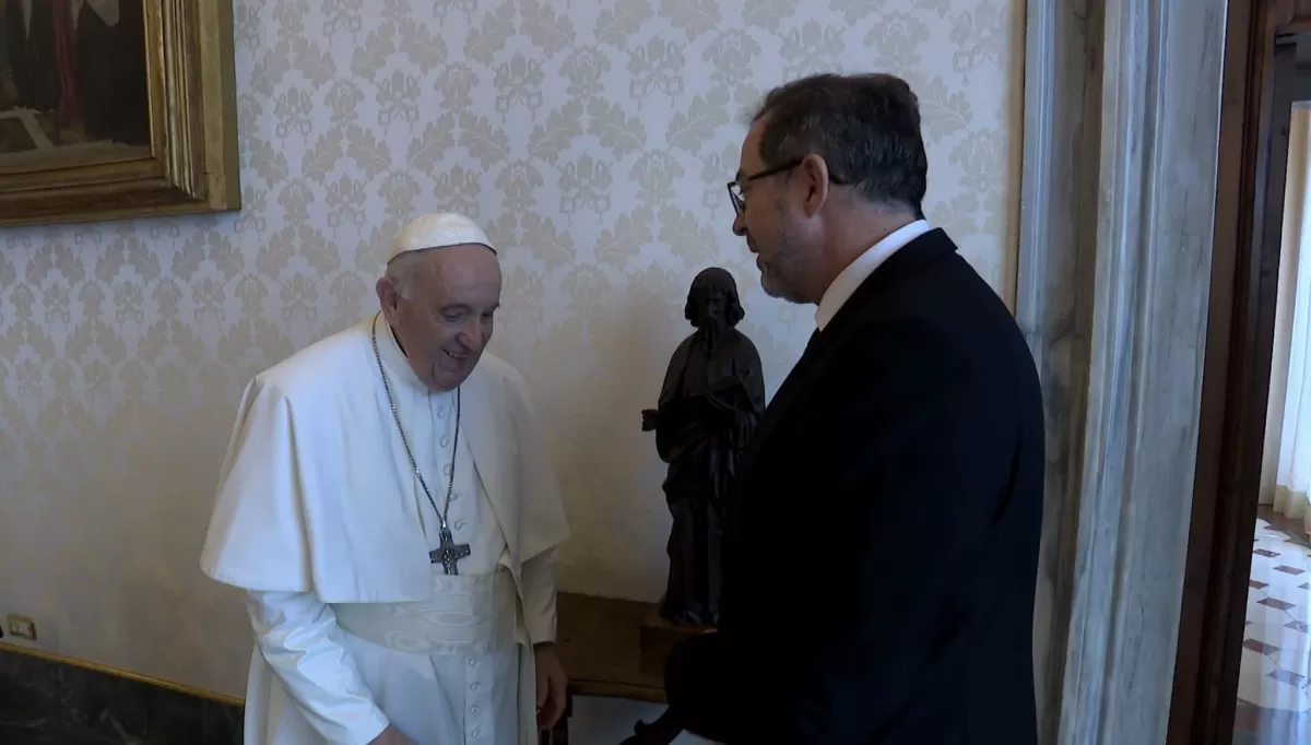 El funcionario de Ucrania, Andrii Yurash, compartió una foto de su encuentro con el papa Francisco.