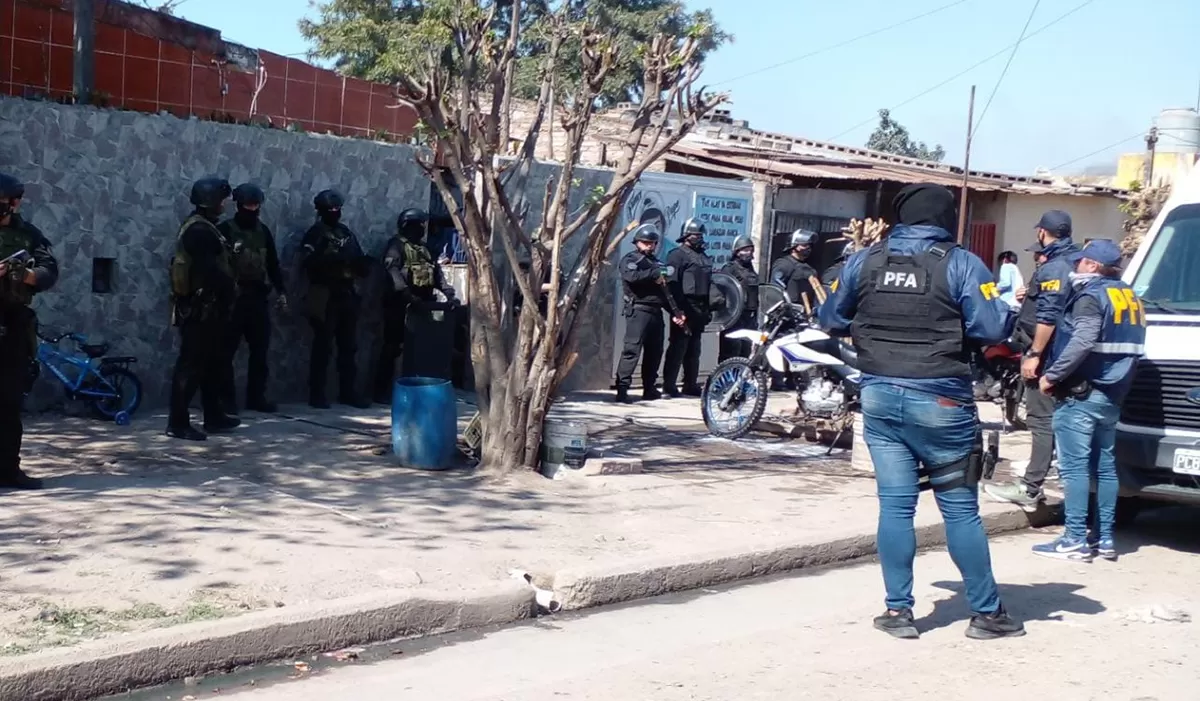 MEDIDA JUDICIAL. Allanamiento por venta de droga en un domicilio de Banda del Río Salí.