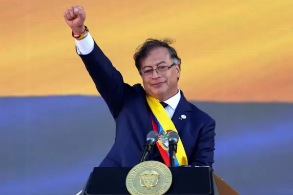 En medio de una crisis política, el presidente de Colombia cambió a siete de sus ministros