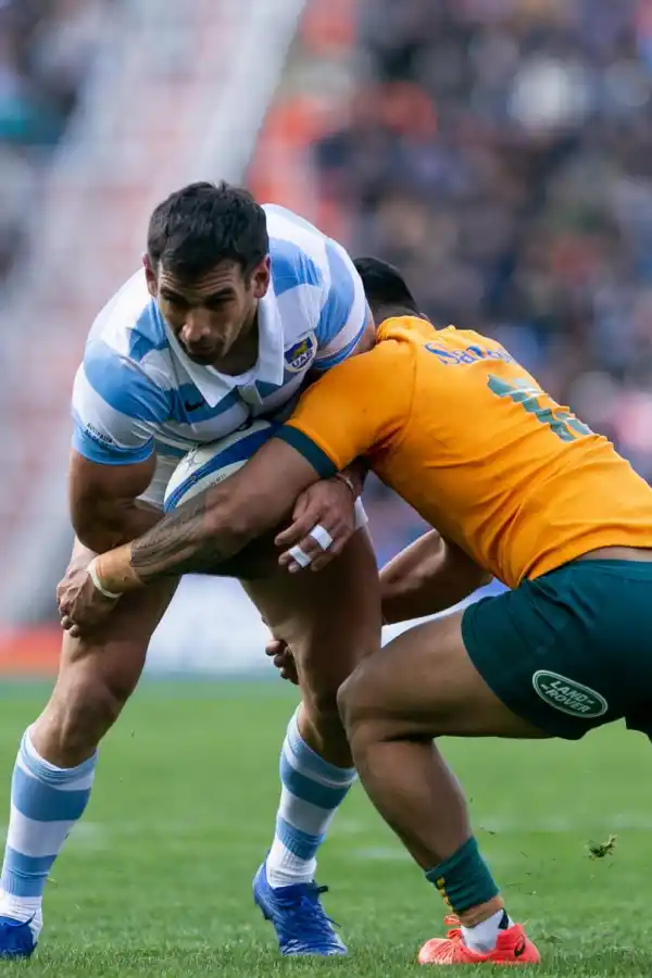 INTENCIONES. Tomás Cubelli reinicia el juego tras un ruck. Los Pumas jugaron un gran primer tiempo, pero se desinflaron en el segundo y Australia se llevó un bonus. prensa uar