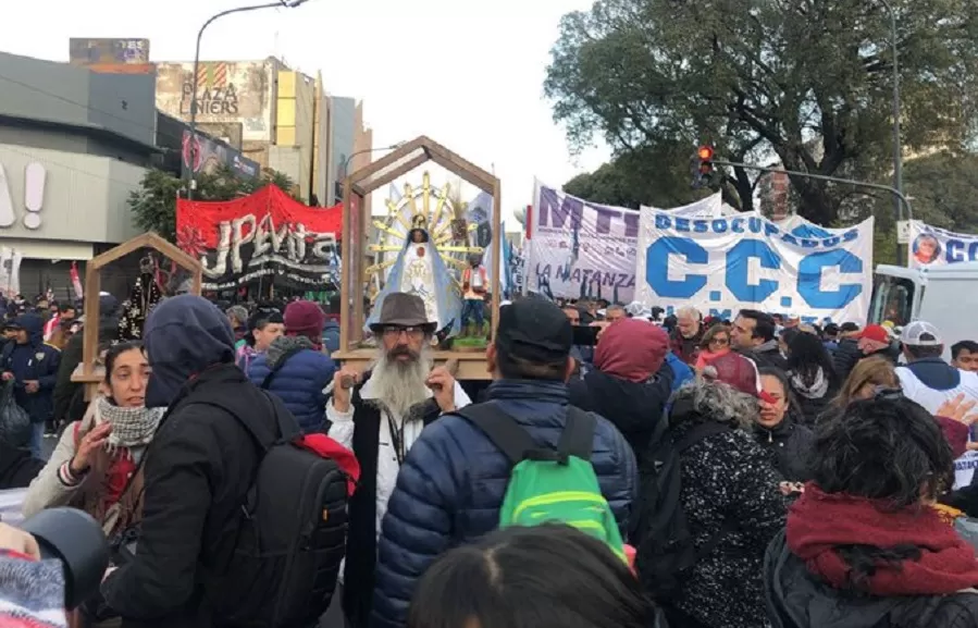 En Buenos Aires, movimientos sociales marchan por San Cayetano