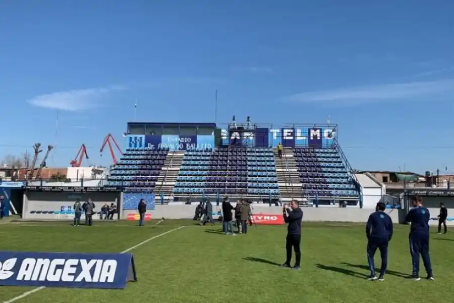 CALMA. En los alrededores no había nadie hasta un rato antes del inicio.