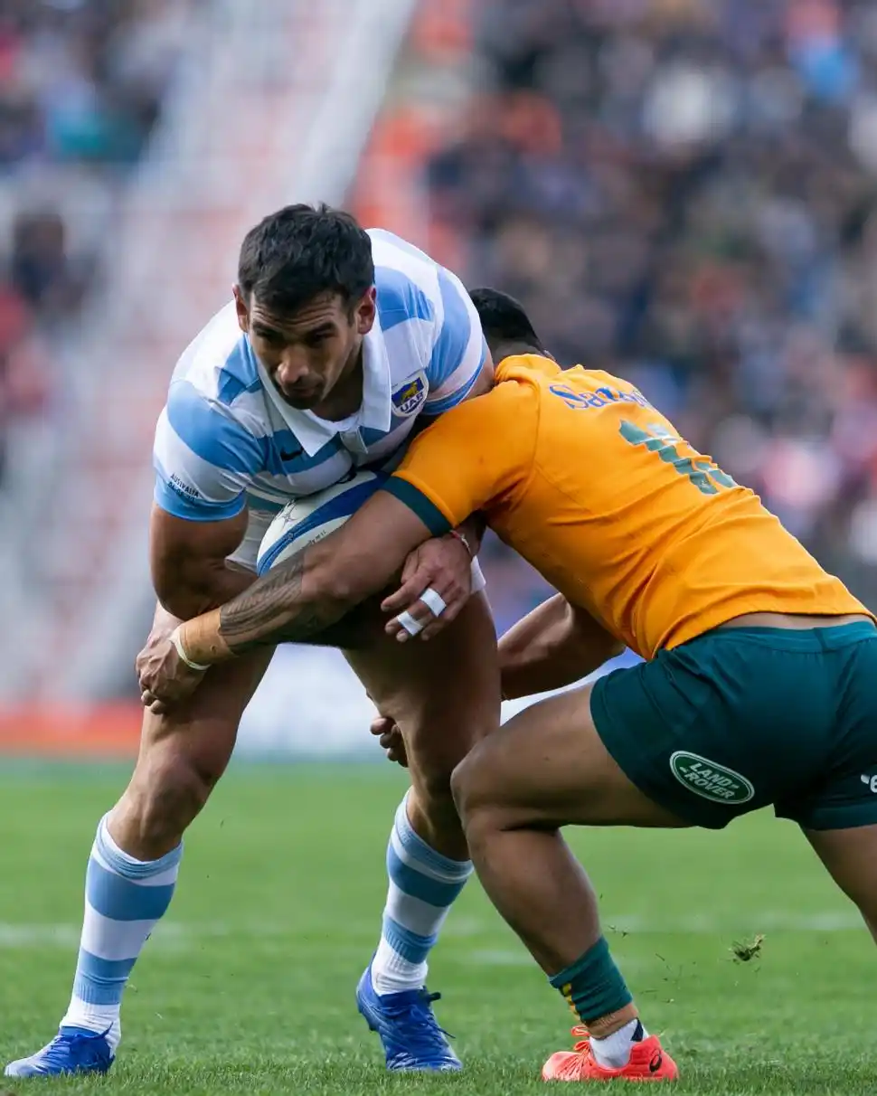 INTENCIONES. Tomás Cubelli reinicia el juego tras un ruck. Los Pumas jugaron un gran primer tiempo, pero se desinflaron en el segundo y Australia se llevó un bonus. prensa uar