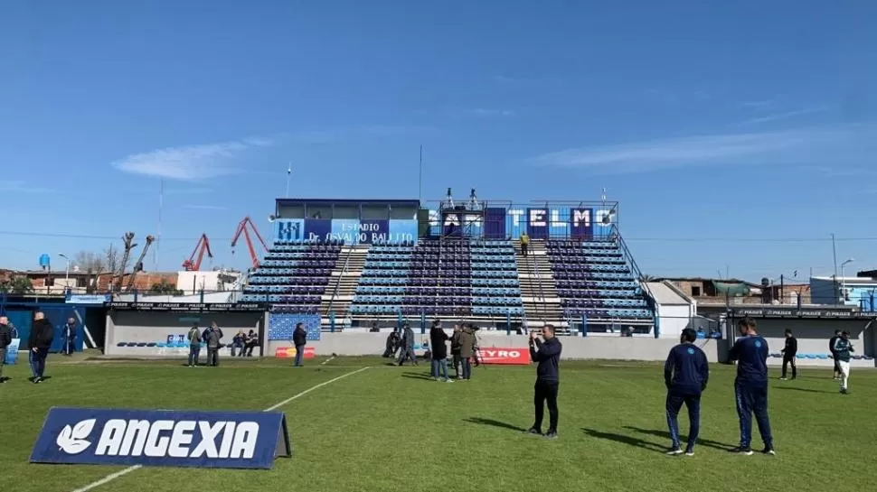 CALMA. En los alrededores no había nadie hasta un rato antes del inicio.