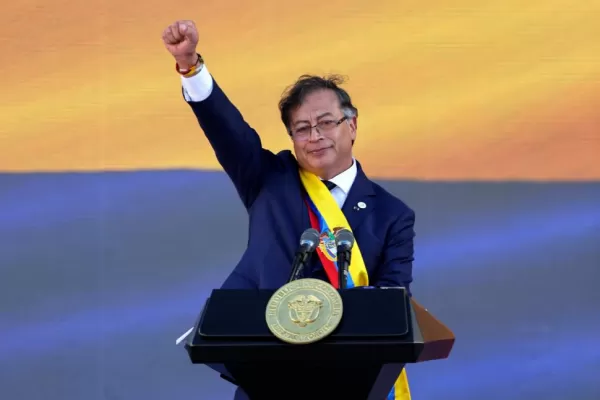 Petro asumió en Colombia, con un compromiso por la paz