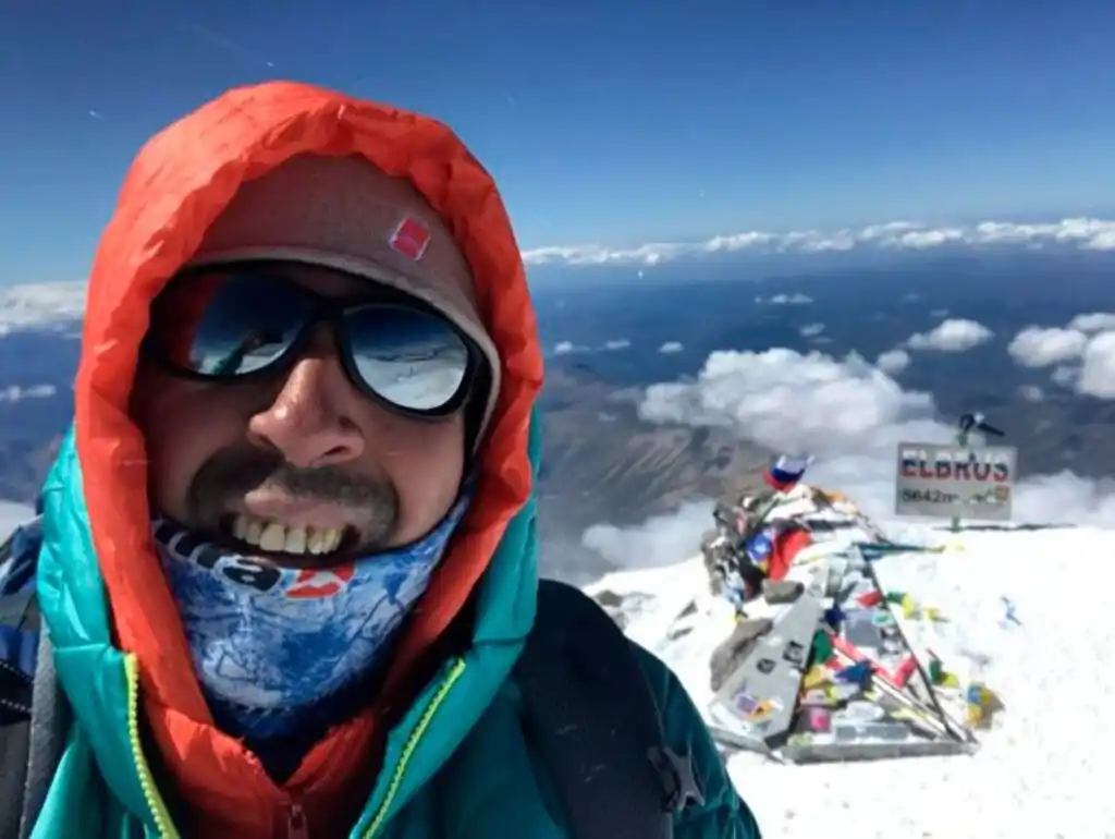 Heber Orona, el primer argentino en el Everest, sin oxígeno artificial. 