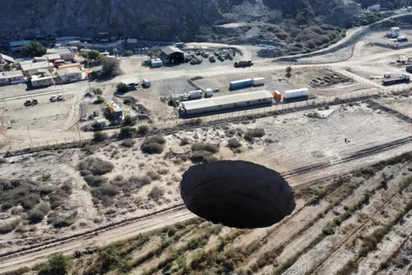 Chile buscará sanciones por el misterioso socavón cerca de mina de cobre