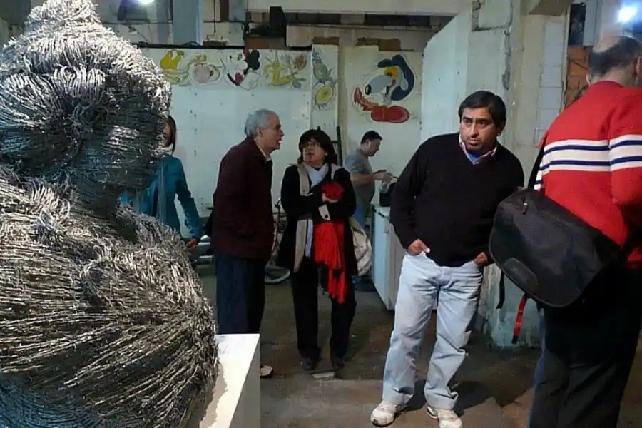 ENTRE PÚAS. Significativa réplica de la cara de la Estatua de la Libertad. gentileza fausto Verón