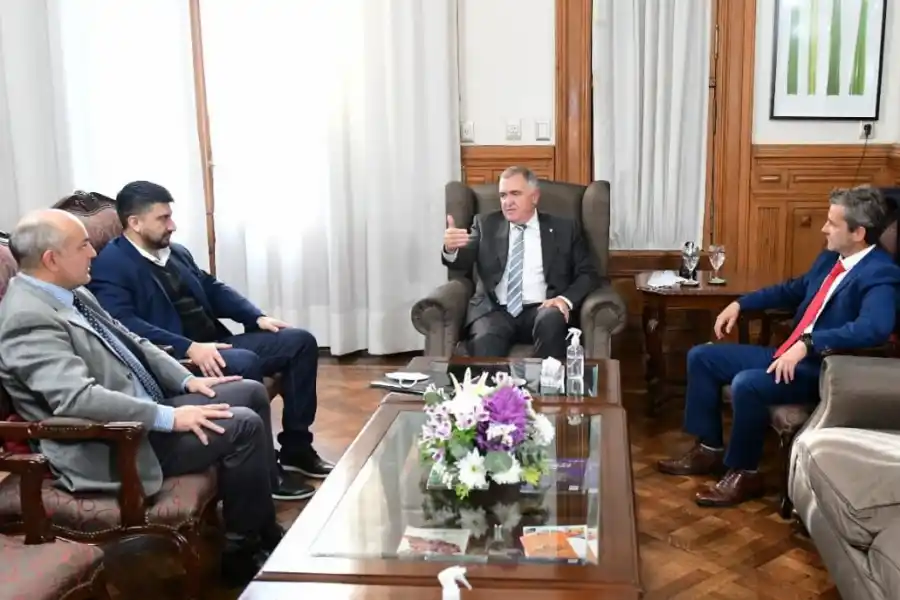 Reunión de Jaldo con los intendentes radicales. 