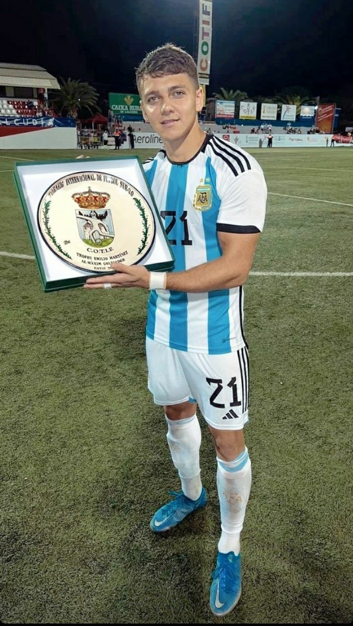 DISTINGUIDO. Con la “albiceleste” nacional, recibió el premio a goleador del torneo. cotif