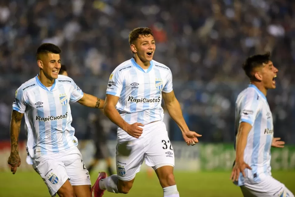 GOLEADOR. Con la celeste y blanca “decana” marcó un gol en el 1-0 a Sarmiento.  