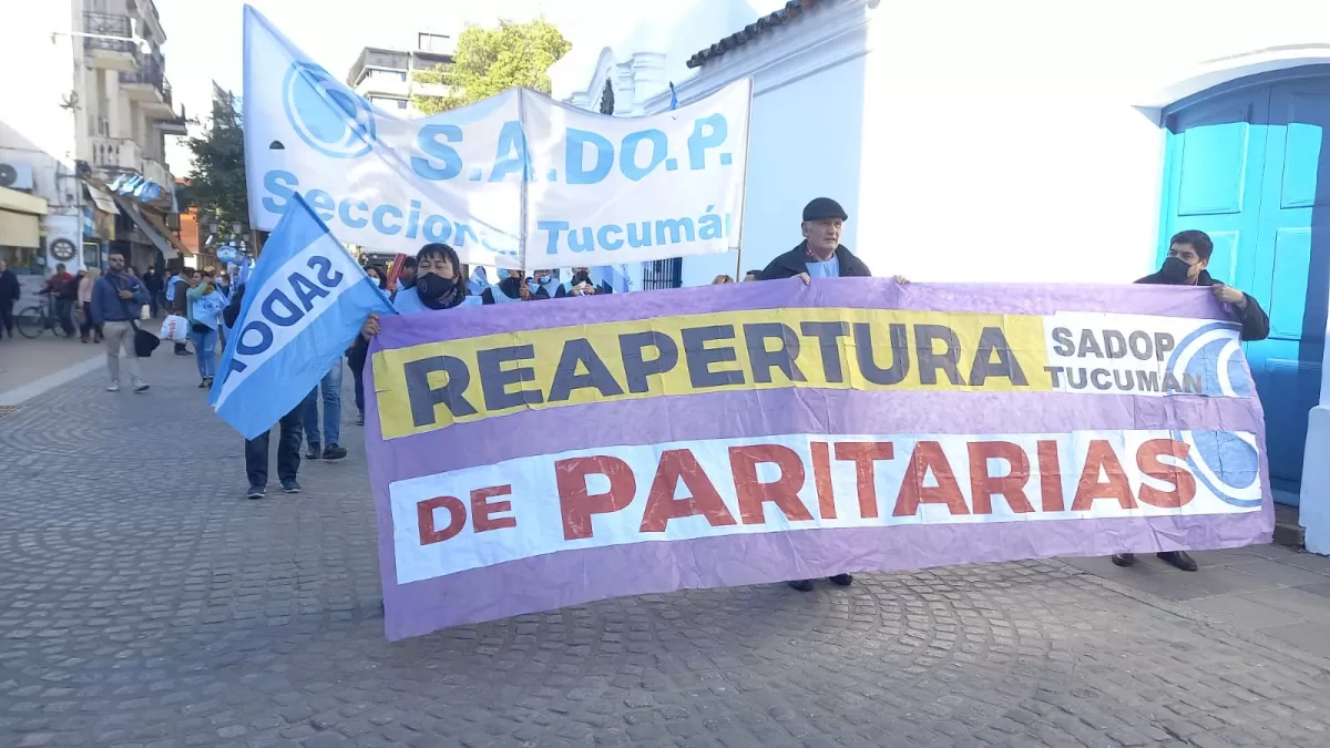 MARCHA DE DOCENTES EN TUCUMÁN. Foto de LA GACETA / Por Analía Jaramillo