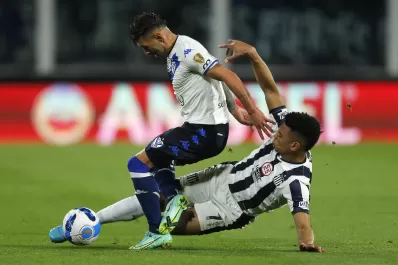 En el duelo de argentinos, Vélez dejó en el camino a Talleres en Córdoba