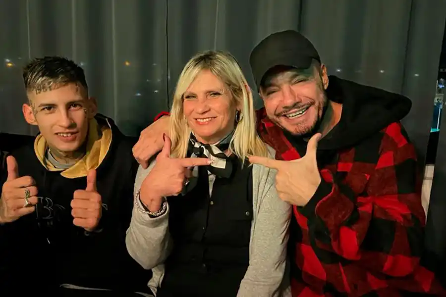 Marcelo Tinelli junto a L Gante y su mamá 