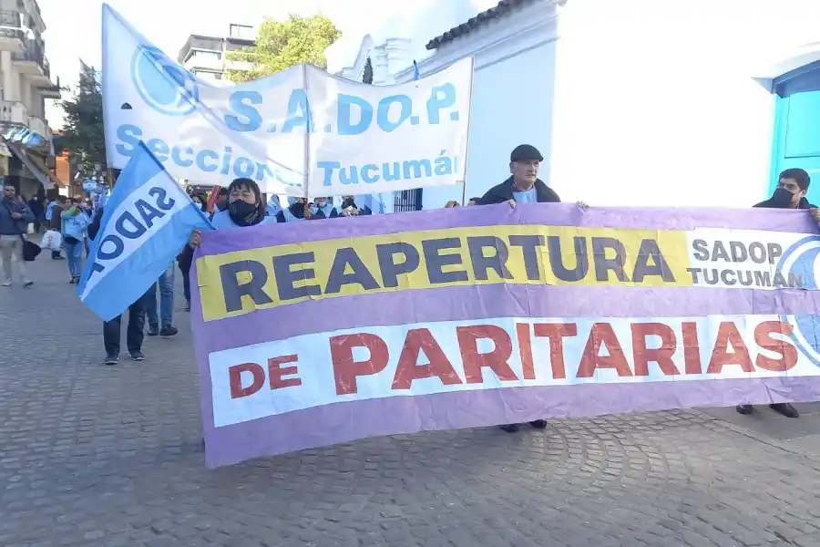 MARCHA DE DOCENTES EN TUCUMÁN. Foto de LA GACETA / Por Analía Jaramillo