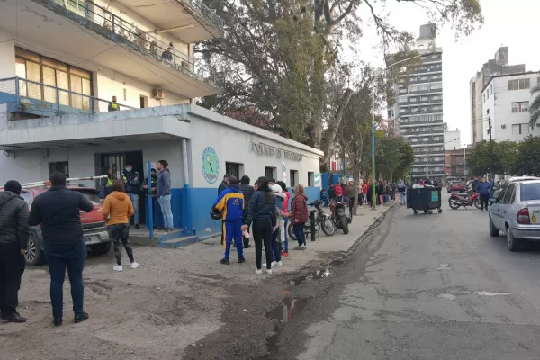 Tensión en la Brigada: Los detenidos no están hacinados; están cómodos, afirman en la Policía