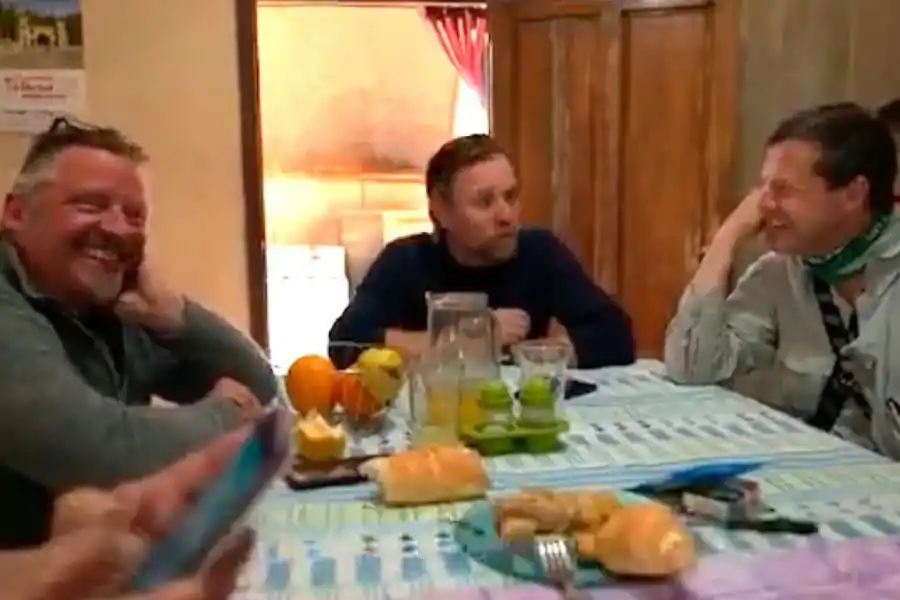 Ewan McGregor comió guiso en Chilecito, La Rioja.