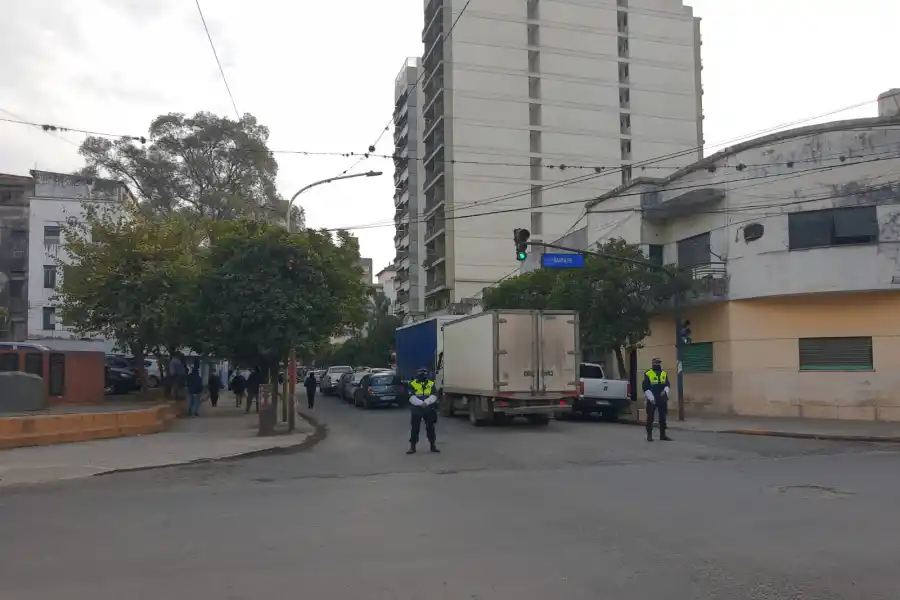 INTENTO DE MOTÍN. Incidentes en la sede de la Brigada de Investigaciones, en Junín al 800. Foto de LA GACETA