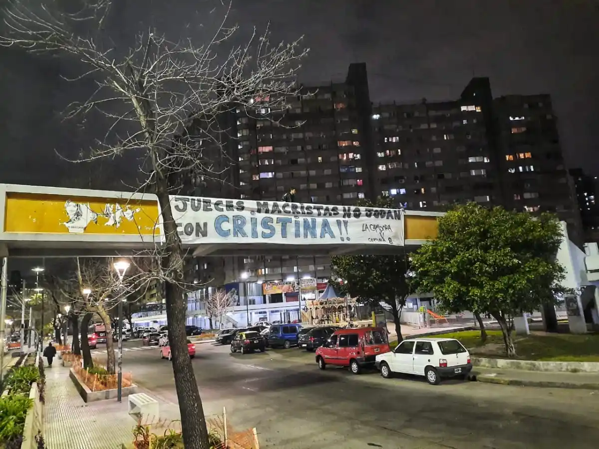 LA DURA ADVERTENCIA DE LA CÁMPORA. 