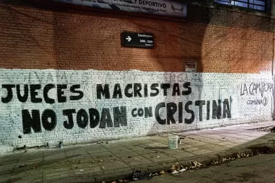 Las pintadas con advertencias de La Cámpora: Jueces macristas, no jodan con Cristina