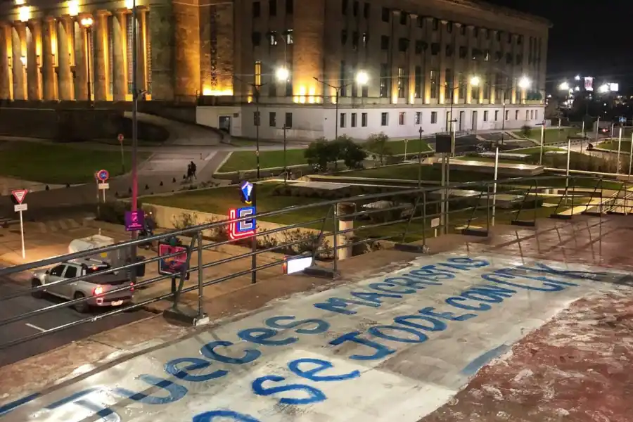 LA DURA ADVERTENCIA DE LA CÁMPORA. 