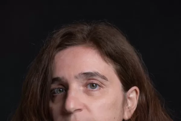 Quizás uno de los trabajos posibles para la poesía sea buscar no tanto un punto de llegada, sino más bien un modo de mirar