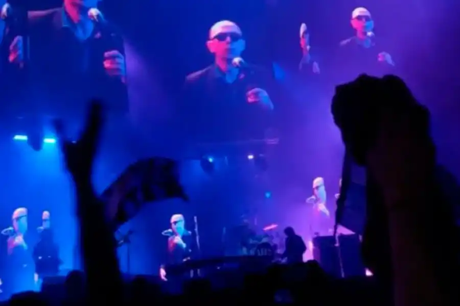 El Indio Solari reapareció en el show de los Fundamentalistas del Aire Acondicionado